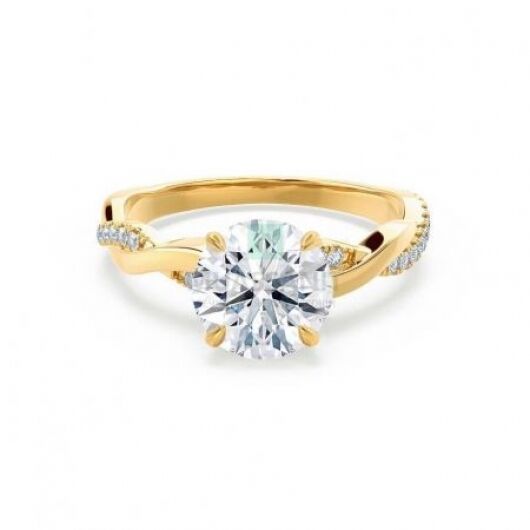 Lily Arkwright’s Alya Round Lab Diamond Ring for Modern Love Stories